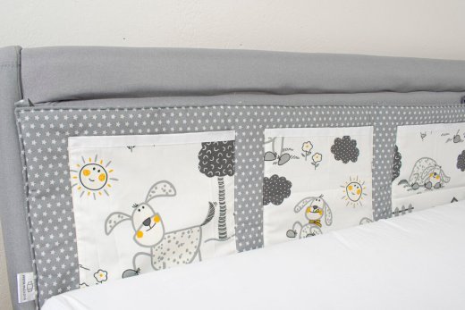 Kapsář za postel šedí pejsci s boudami - Rozměry: 160x40 cm
