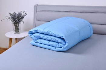Celoroční přikrývka z ovčí vlny modrá