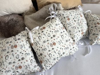 Polštářkový mantinel ježci/minky šedé